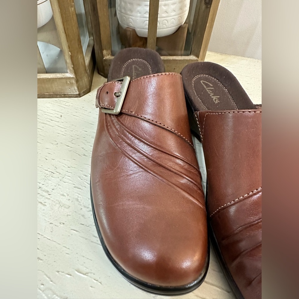 CLARKS Leather Slip on Women’s Brown Shoe size 8M - Picture 3 of 11